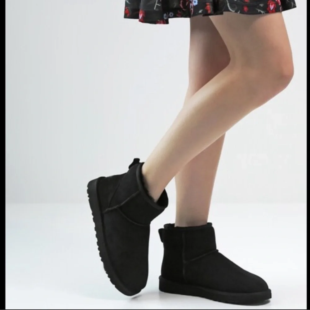 UGG Classic mini II black winter boots women SIZE 10 gently used